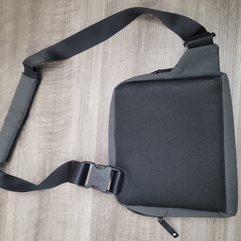 Incase Field Bag - Picture 5 of 5